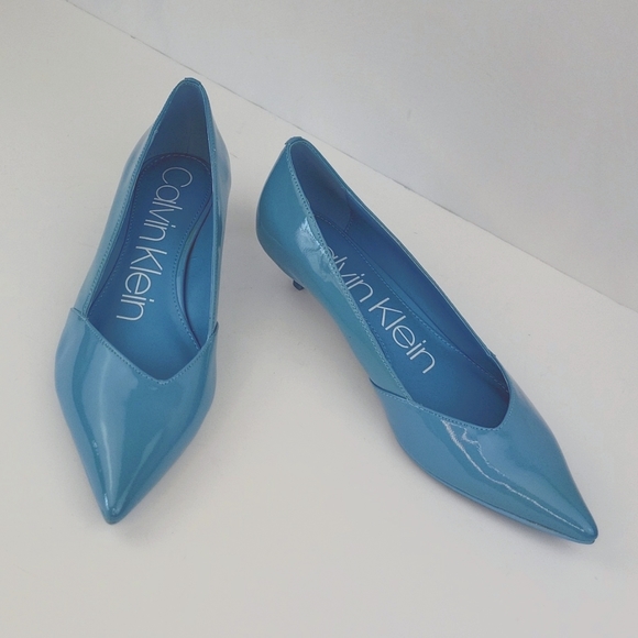 Cakvin Klein Patent Leather Pointy Toe Low Kitten Heel Pump Baby Blue Sz 7.5 - Picture 2 of 11
